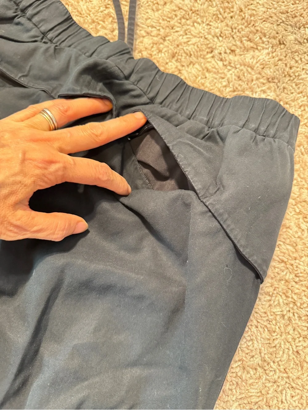 lululemon athletica Women's Black Nylon Jogger Pants Drawstring Cuffed Size 4